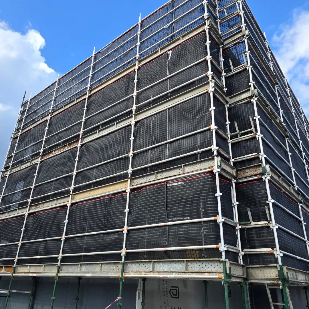 Edge protection integrated into a cladding replacement scaffold in Lidcombe, NSW
